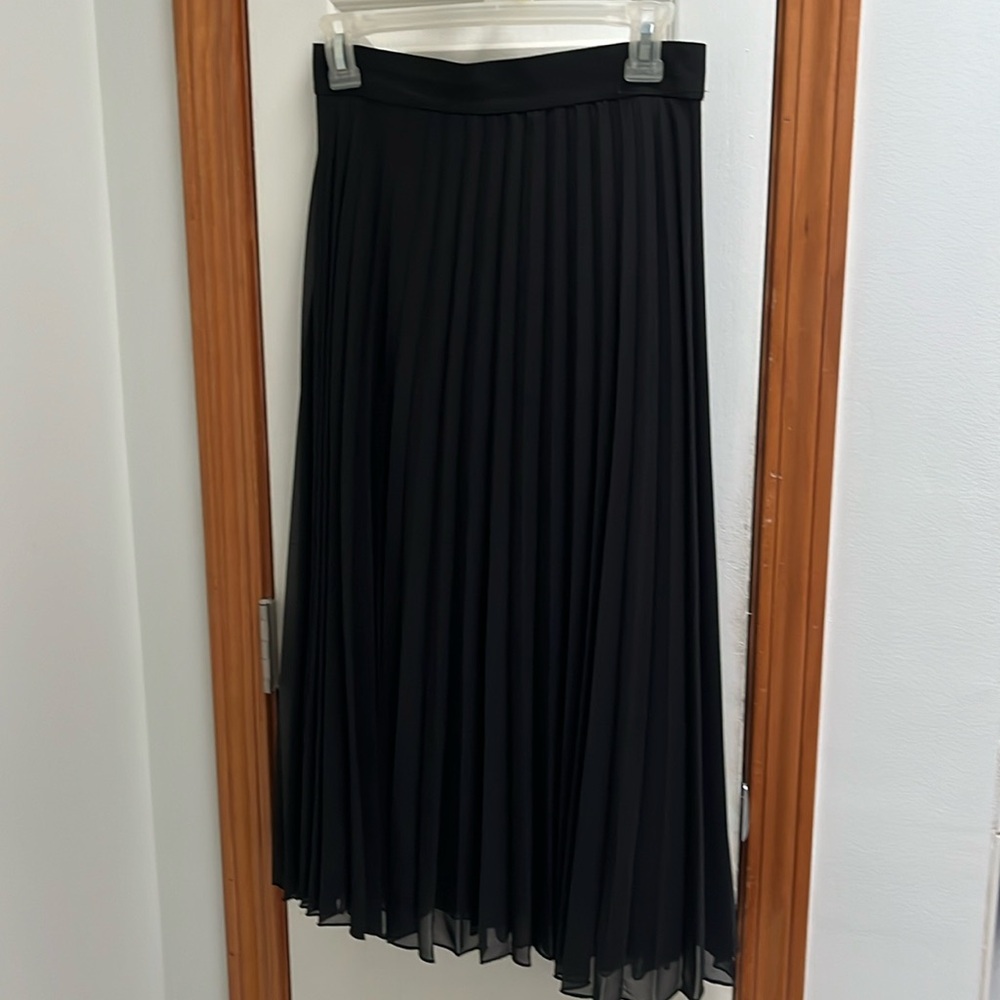 Black pleated skirt